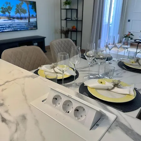 Casa Riviera, 2-bdrm, Sea View, Pool, Parking