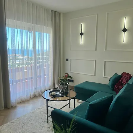 Casa Riviera, 2-bdrm, Sea View, Pool, Parking Apartment