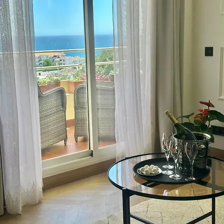 Apartment Casa Riviera, 2-bdrm, Sea View, Pool, Parking *